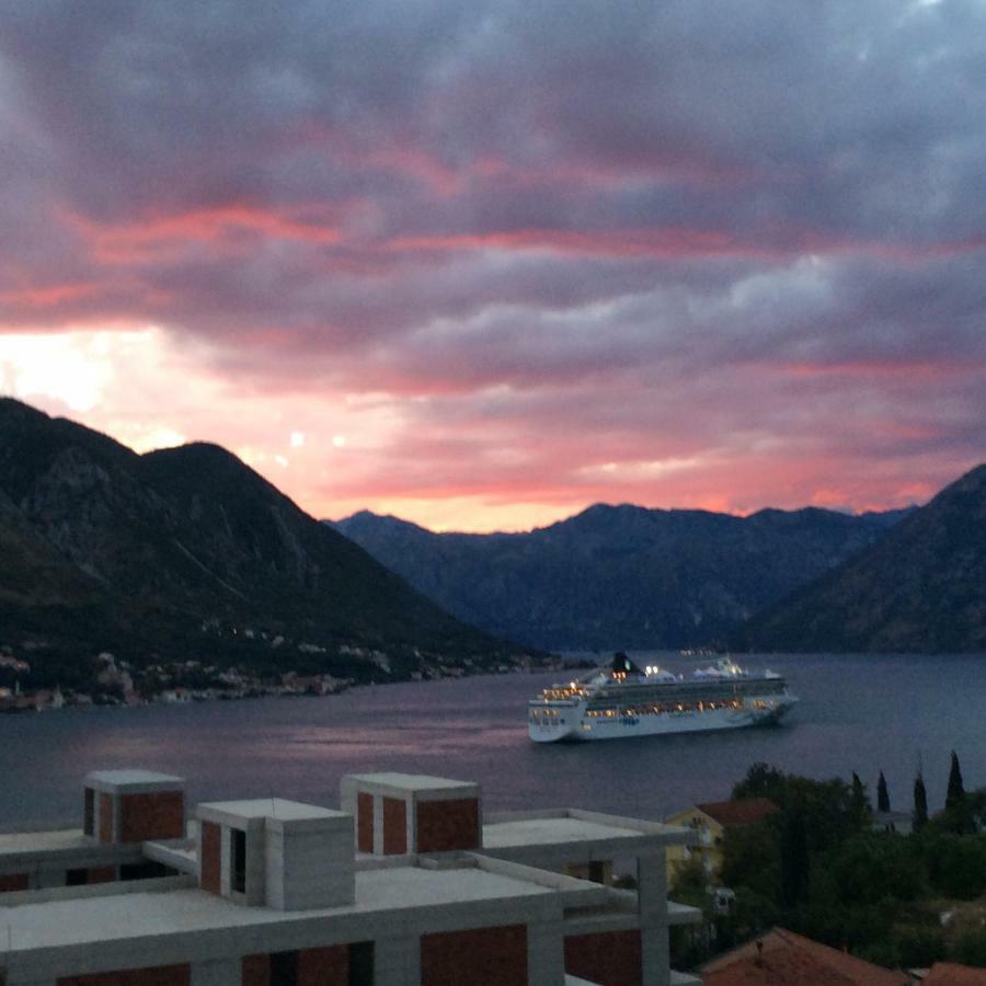 Apartment Dobrota Kotor Buitenkant foto